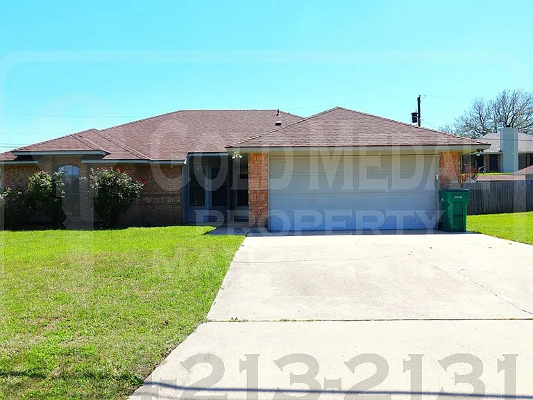 910 Frontier Trl — Photo 2