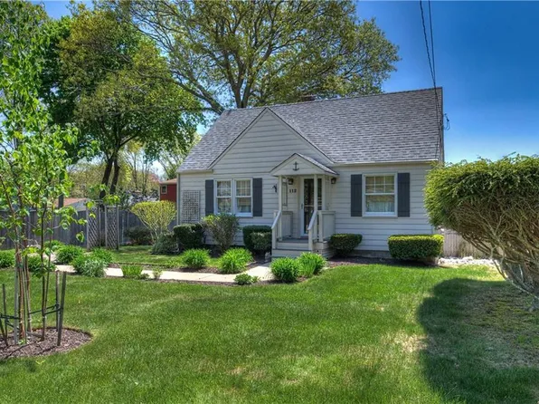 112 Pettaquamscutt Lake Rd, Saunderstown, RI 02874