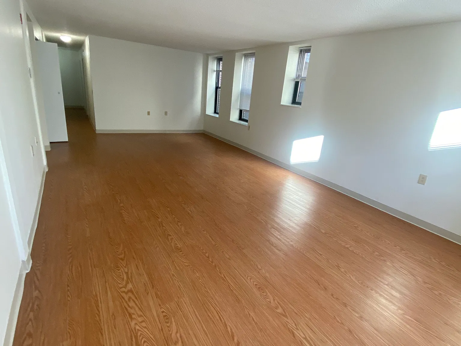 2 bed, 700 sqft, $4,200 — Photo 2