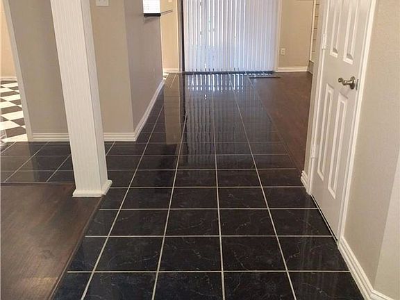2nd image of 610 Buttercup Cir
