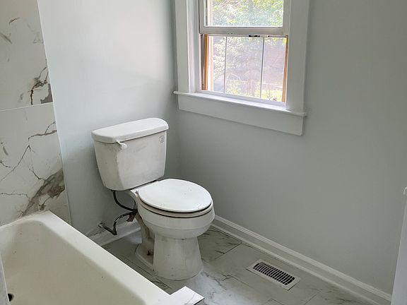 3rd image of 251 Maple Ave APT D