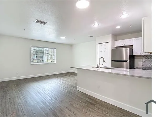 401 E Boyer St, Tarpon Springs, FL