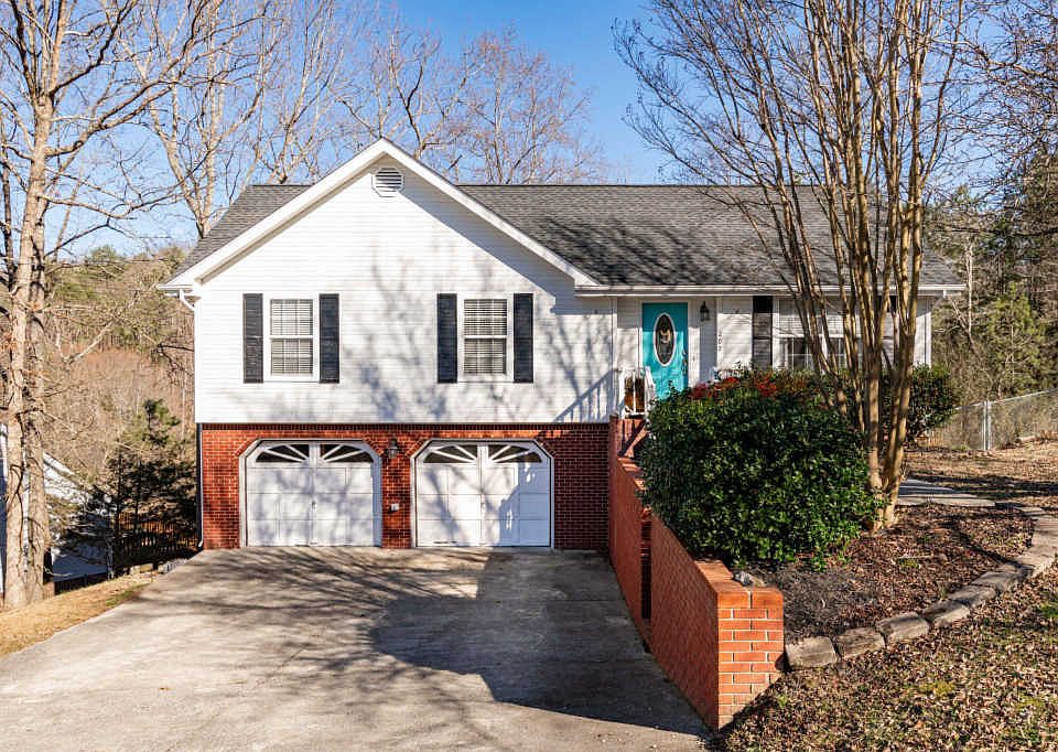 1st image of 202 Shady Brook Ln