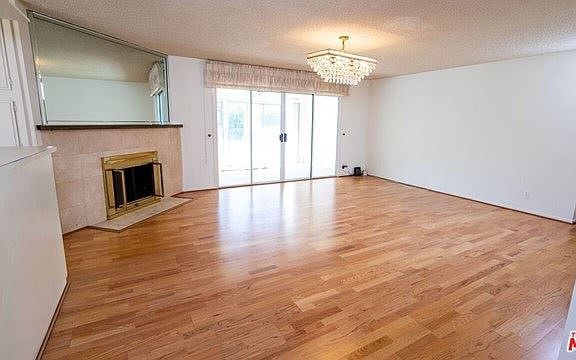 5th image of 23430 W Vanowen St