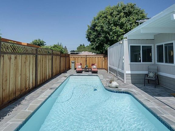 3rd image of 656 Joanne Dr