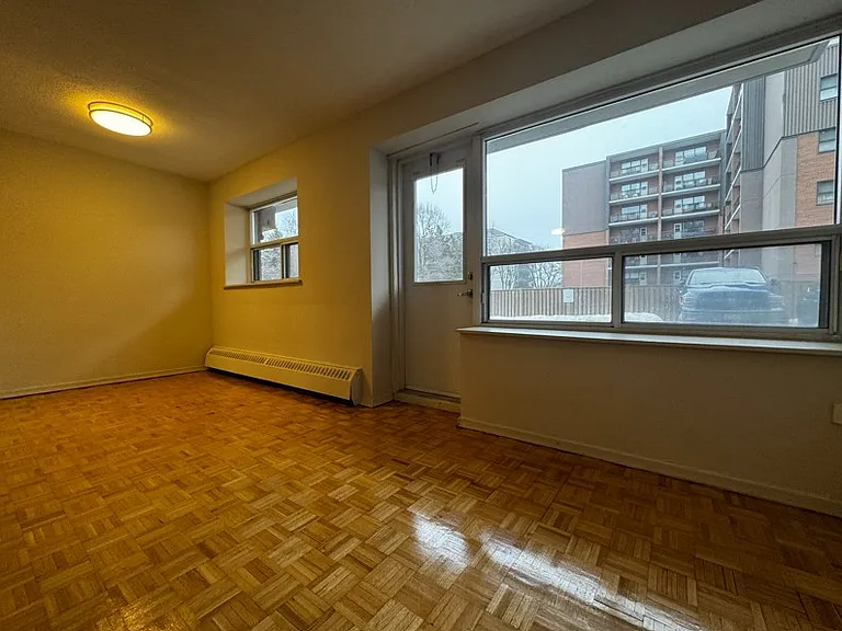 1051 Seneca Ave — Photo 10