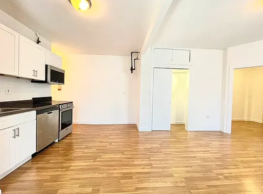 Rented by City Connections Realty | media 11