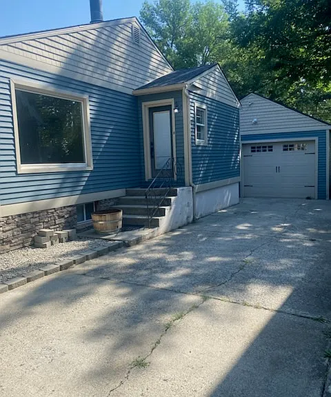 2316 Pine St — Photo 2