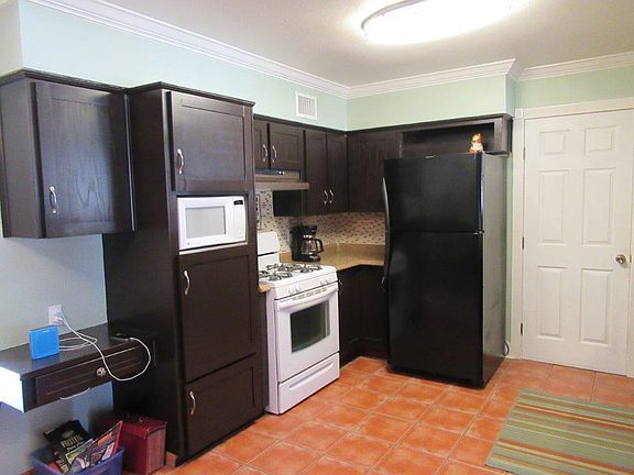 4th image of 905 Alamo Ln