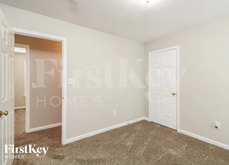 4300 Kirkstone Dr — Photo 11