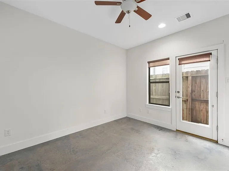 6127 Clyde St #B — Photo 7