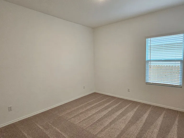 128 Dollars Dr — Photo 25