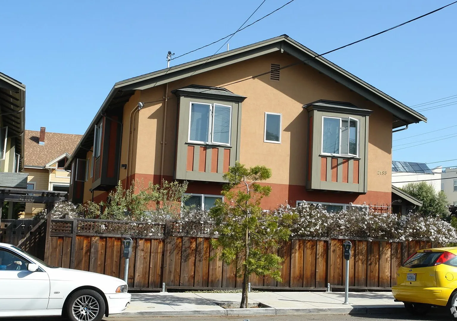 What's Special Comfortable Shared Space Bright Open-Concept Layout Dining Area Spacious Townhouse... — Photo 2