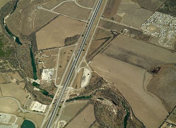 4th image of 2521 N Ih 35