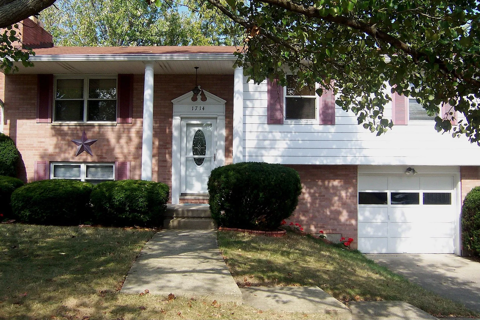 1714 Sunset Dr photo 1