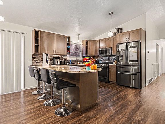 5th image of 566 S Dangl Rd