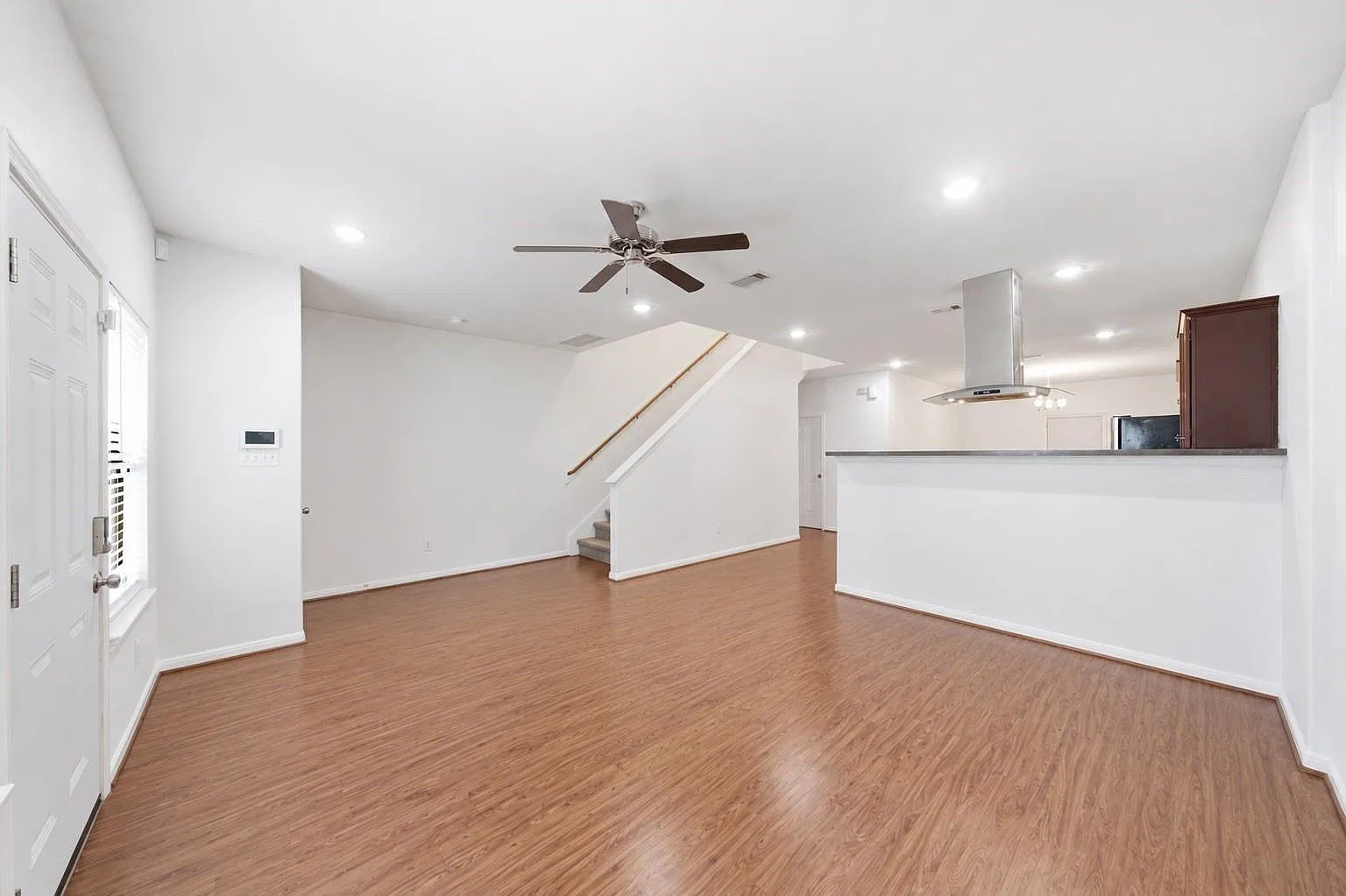 3 bed, 2.5 bath, 1720 sqft, $2,295 — Photo 3