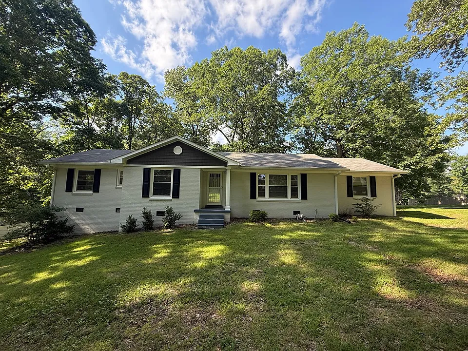 105 Lone Oak Dr