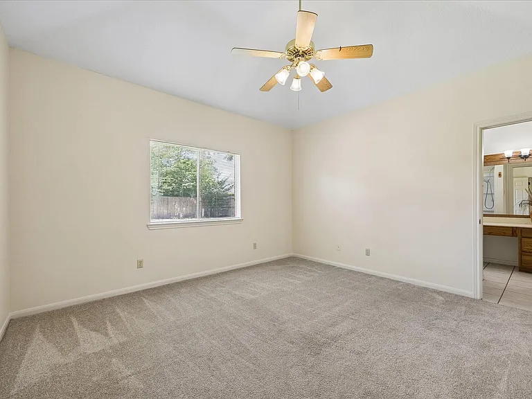 1201 Shadowlake Dr — Photo 4