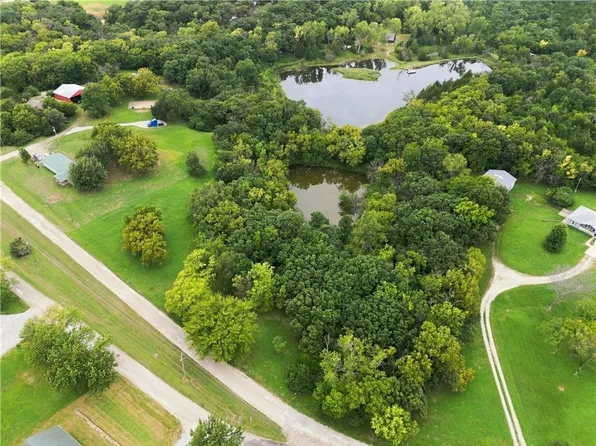 8567 Willow Ln, Ozawkie, KS 66070