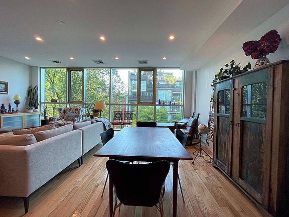 3rd image of 914 Pacific St #3