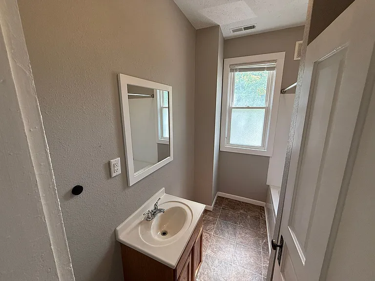 118 N Glenwood Ave — Photo 20