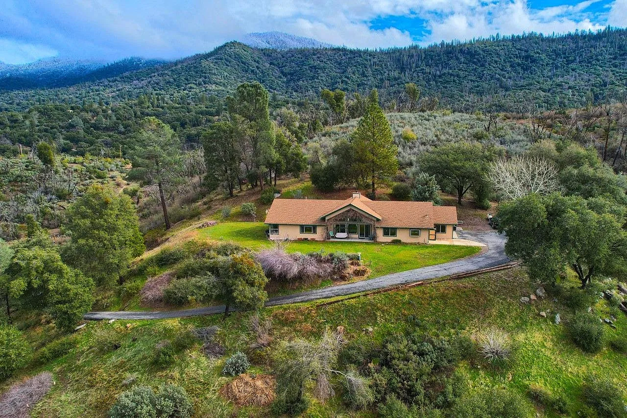 2210 Harris Rd photo 1