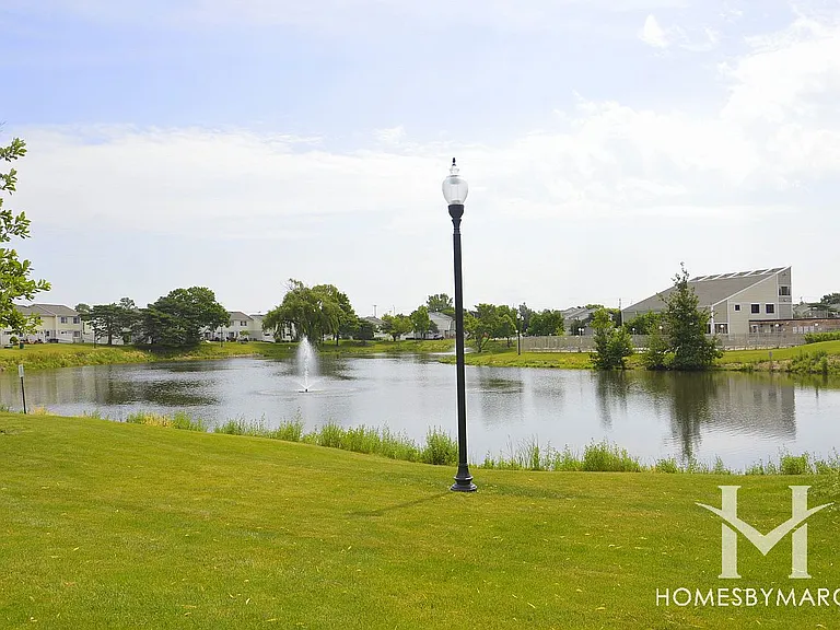136 N Waterford Dr — Photo 33