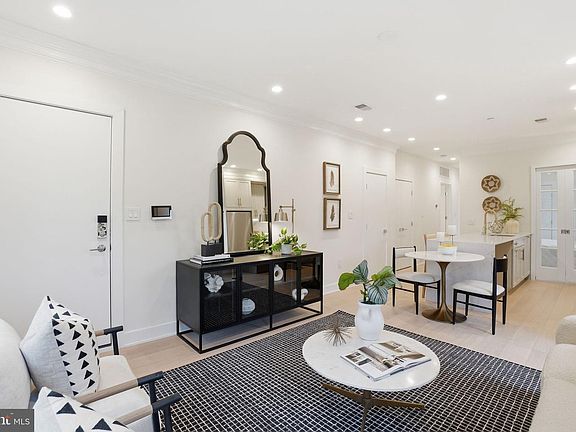 3rd image of 2642 39th St NW #6
