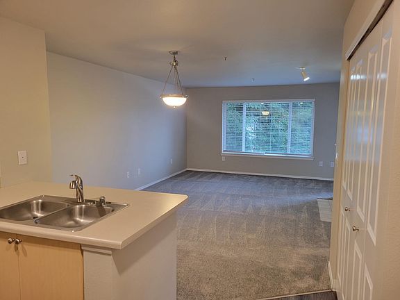 5th image of 168 Norpoint Way NE #206