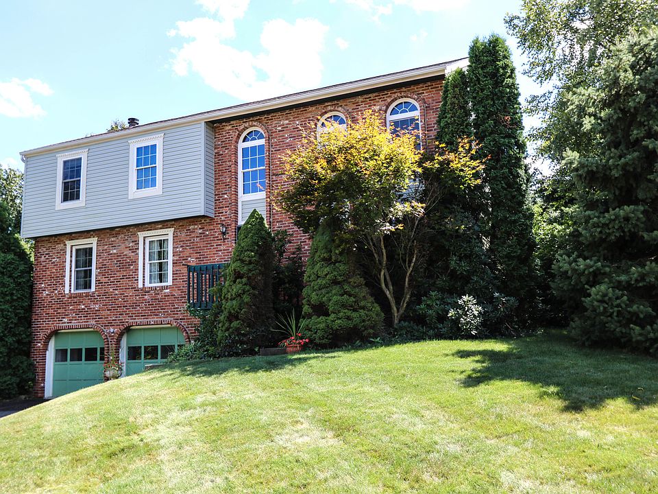1st image of 131 Woodbine Dr