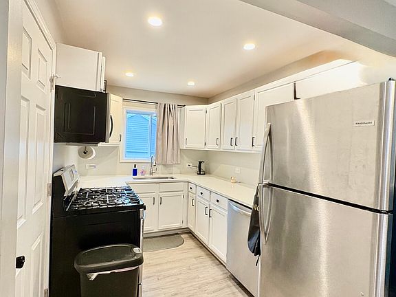 3rd image of 724 Mohawk Dr
