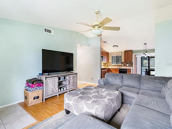 4th image of 631 Timber Bay Cir E
