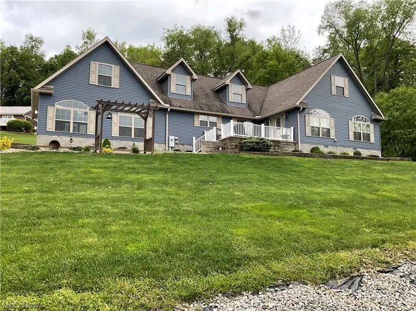 104 Walnut St, Saint Marys, WV 26134