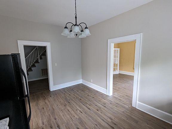 Eat-in space in the kitchen