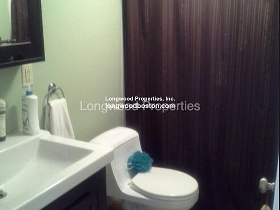 5th image of 200 Northampton St APT 1