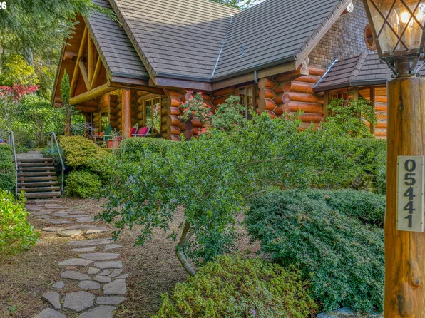 5441 Little Woahink Dr, Florence, OR 97439