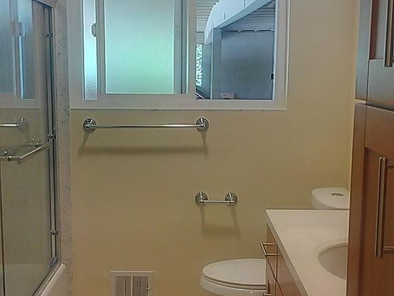 4th image of 1140 Laurel St APT 2