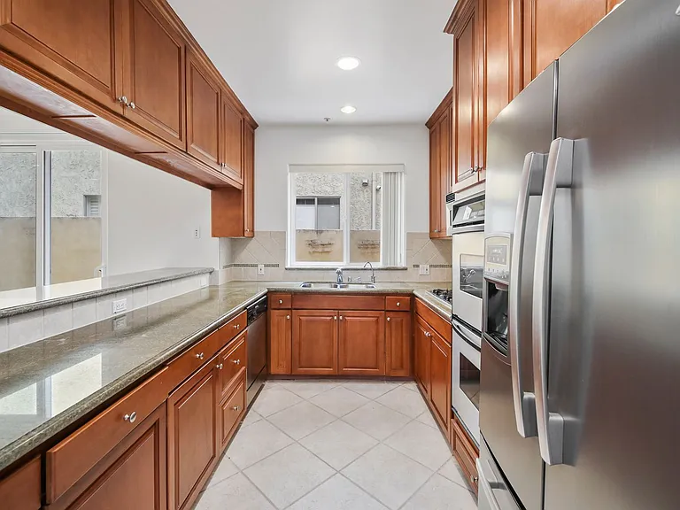 2306 Fox Hills Dr — Photo 29
