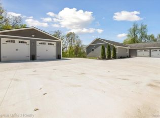 2892 Beck Rd, Howell, MI 48843