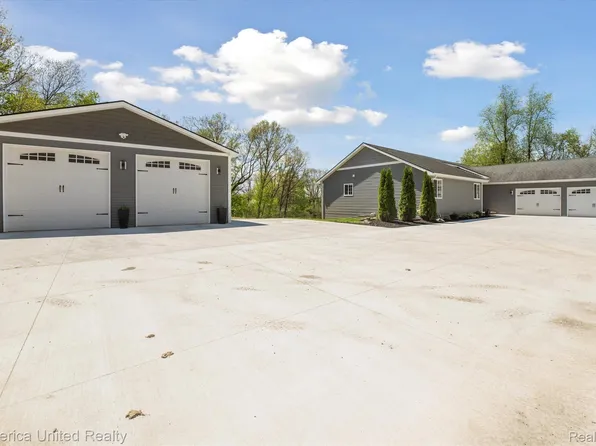 2892 Beck Rd, Howell, MI 48843