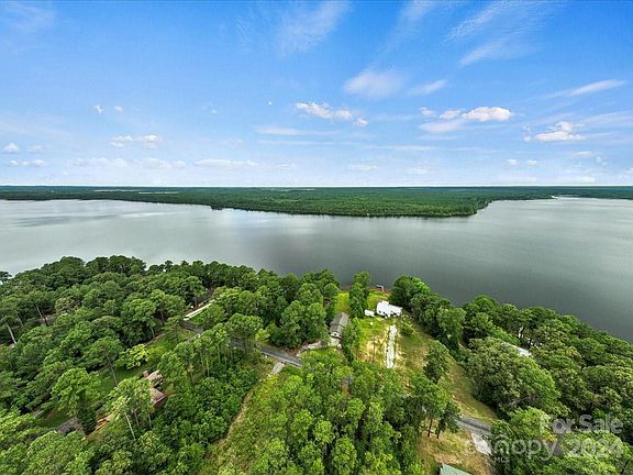 4th image of 72 Lakeside Dr