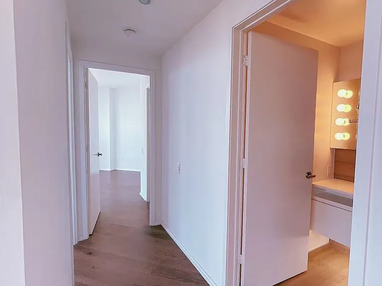 45 Charles St E #4712 — Photo 28