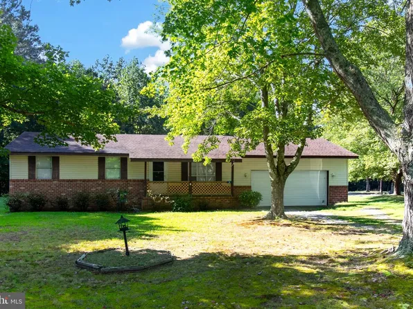 16 Apache Trl, Kilmarnock, VA 22482