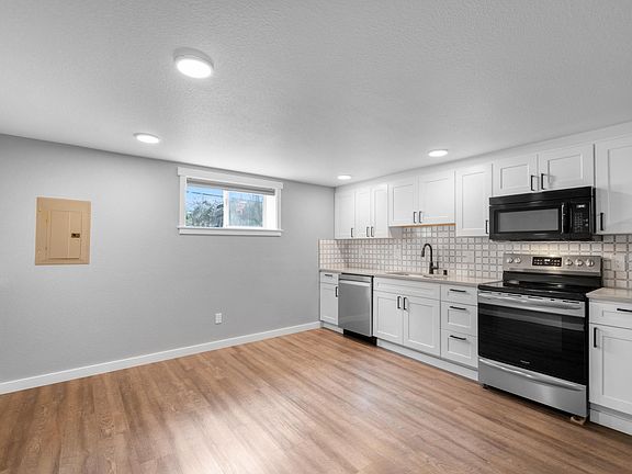2nd image of 3314 Roosevelt Ave #B