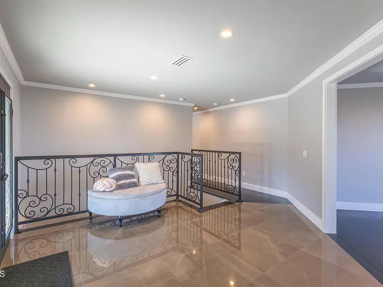 481 Starlight Crest Dr — Photo 3