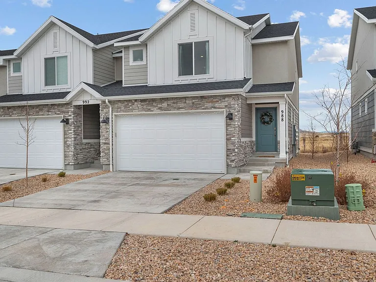 988 W Broadleaf Dr — Photo 1