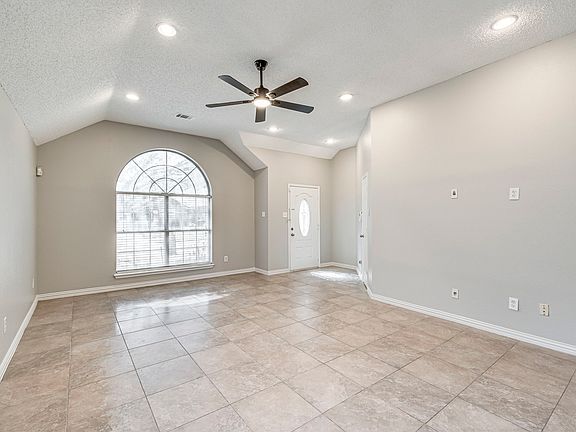 4th image of 939 Blossomwood Ct