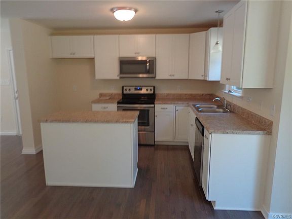 3rd image of 2912 Laketree Ct