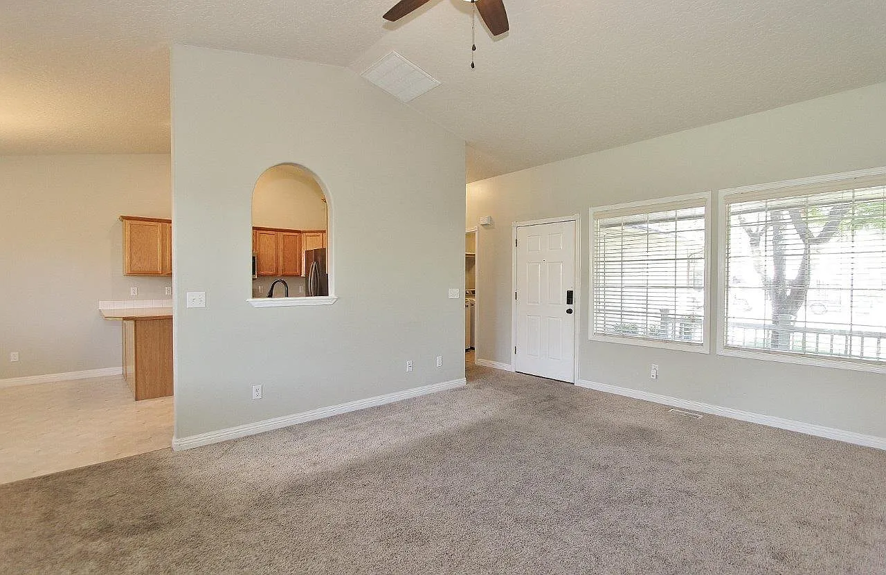 3 bed, 1265 sqft, $2,200 — Photo 4